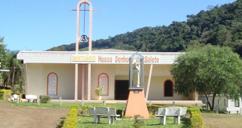 Santuário Diocesano N. Senhora da Salete em Caldas Novas